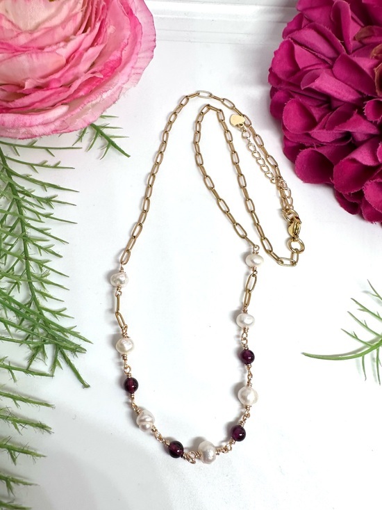 Saval Jewelry - NEW⚜️Garnet & Freshwater Pearl Beaded Necklace